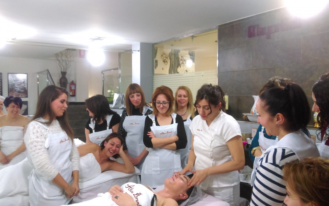 Granada continua su formación del Máster en Cosmetología de Alissi Brontë